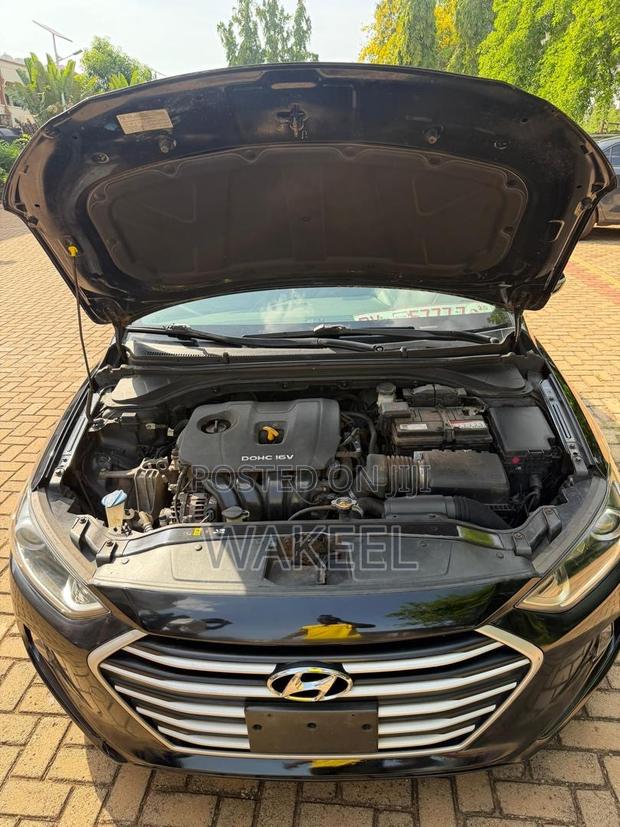 Hyundai Elantra SE Sedan FWD (2.0L 4cyl 6M) 2017 Black