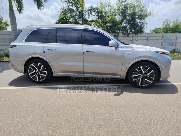 Li Auto L9 1.5 Hybrid AWD 2022 Silver
