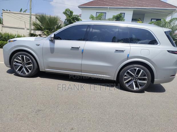 Li Auto L9 1.5 Hybrid AWD 2022 Silver