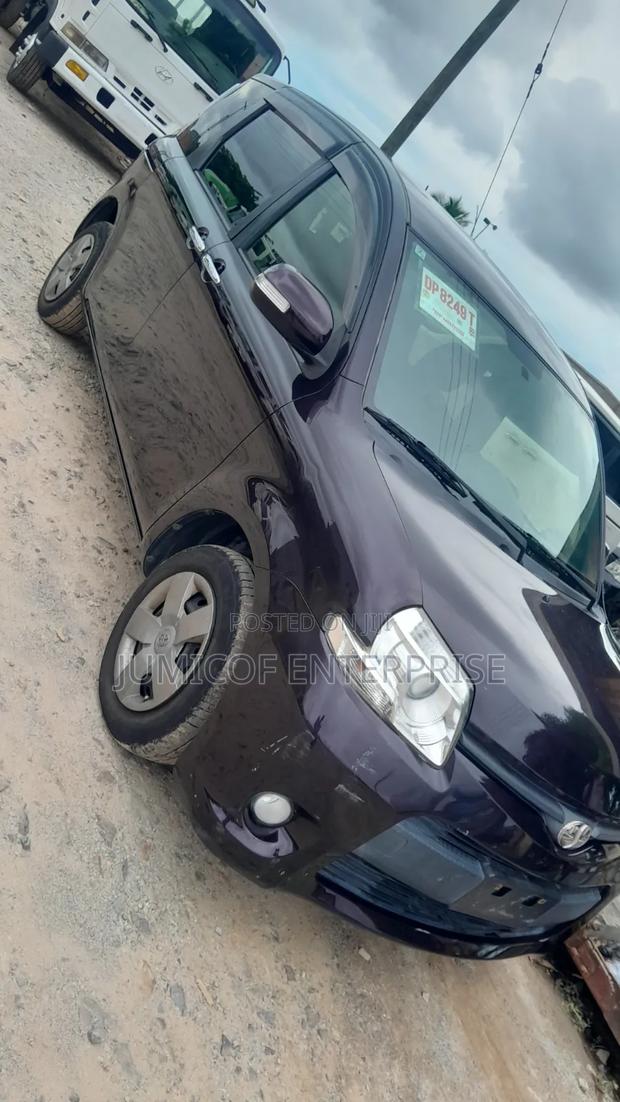 Toyota Sienta 2012
