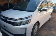 Toyota Voxy 2015 White for sale