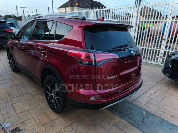 Toyota RAV4 SE 4dr SUV AWD (2.5L 4cyl 6A) 2018 Red
