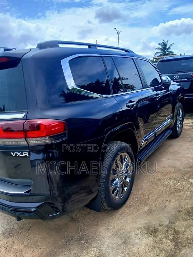 New Toyota Land Cruiser LC300 2025 Black