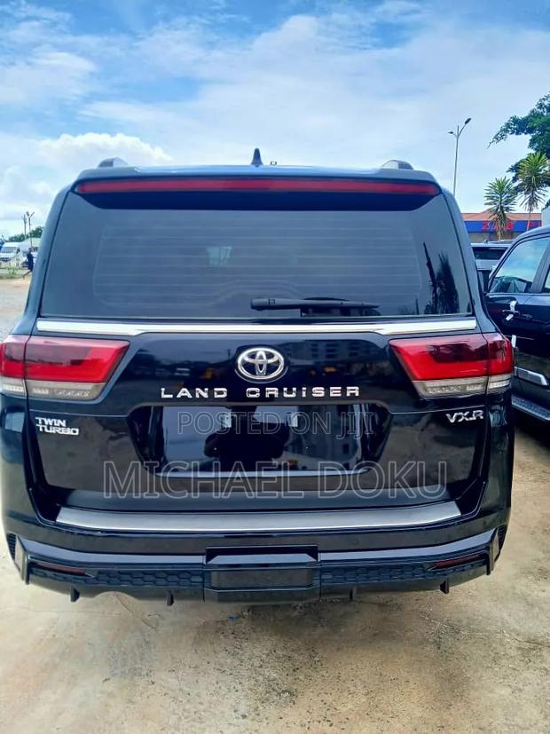 New Toyota Land Cruiser LC300 2025 Black