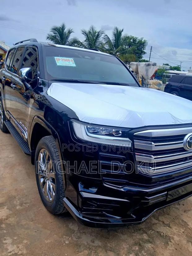 New Toyota Land Cruiser LC300 2025 Black