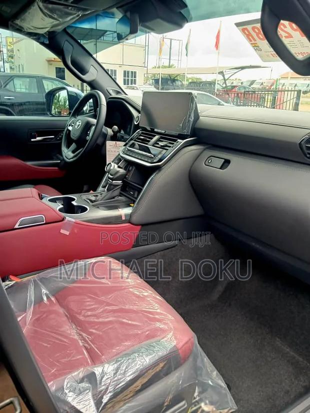 New Toyota Land Cruiser LC300 2025 Black