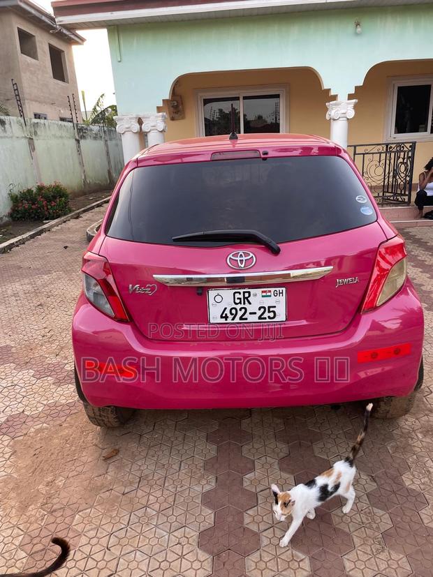 Toyota Vitz 1.3 AWD 5dr 2012 Pink