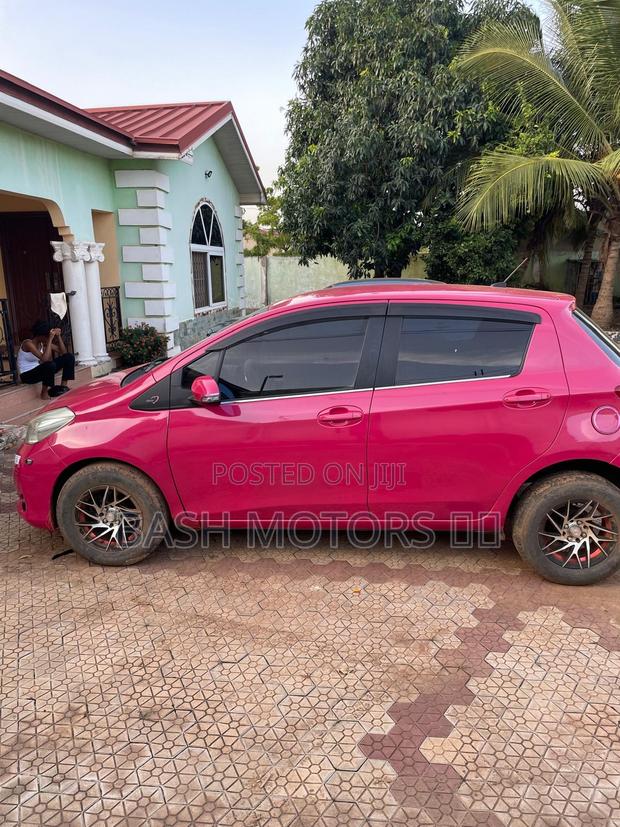 Toyota Vitz 1.3 AWD 5dr 2012 Pink