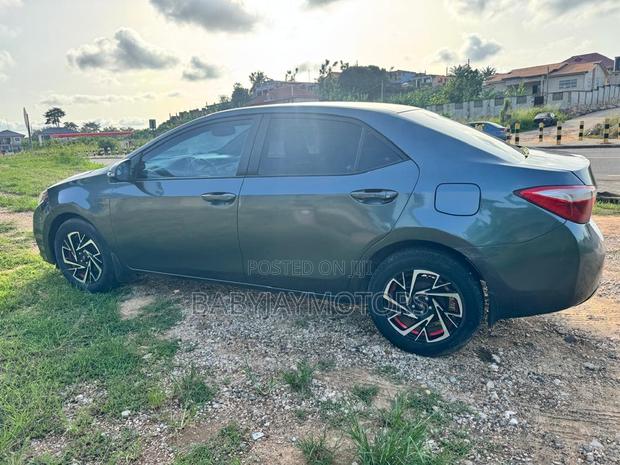 Toyota Corolla L 4dr Sedan (1.8L 4cyl 4A) 2015 Gray