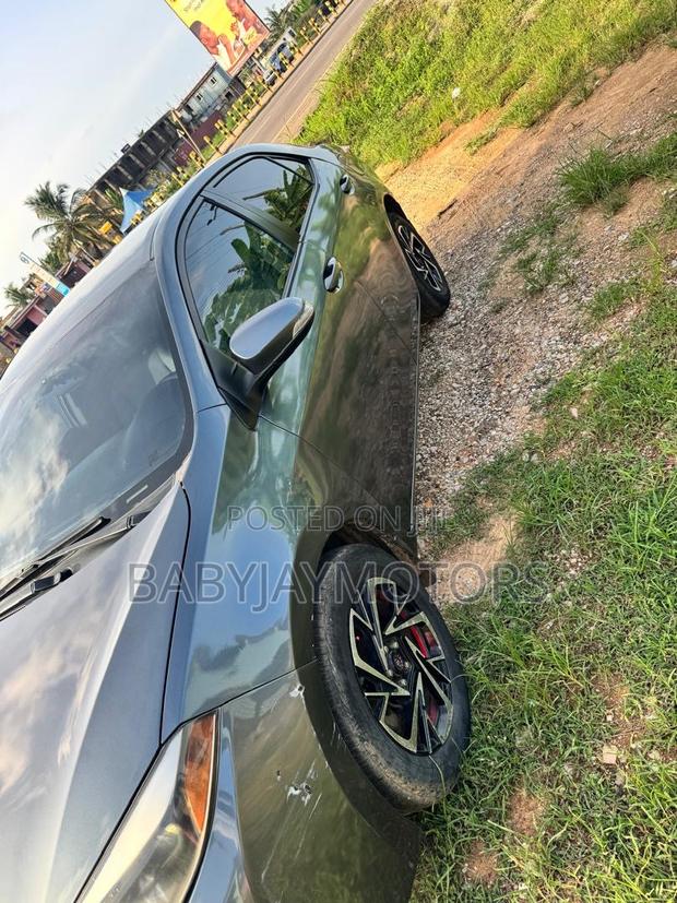 Toyota Corolla L 4dr Sedan (1.8L 4cyl 4A) 2015 Gray
