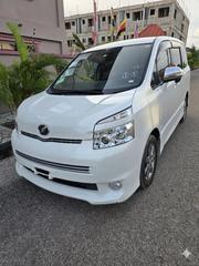 Toyota Voxy 2010 Pearl for sale