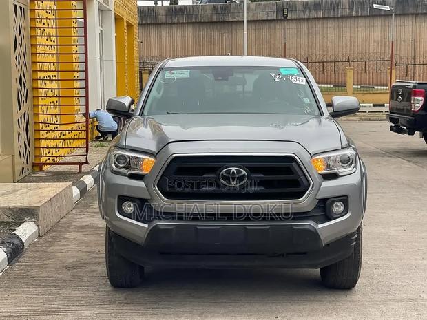 Toyota Tacoma 2023 Silver