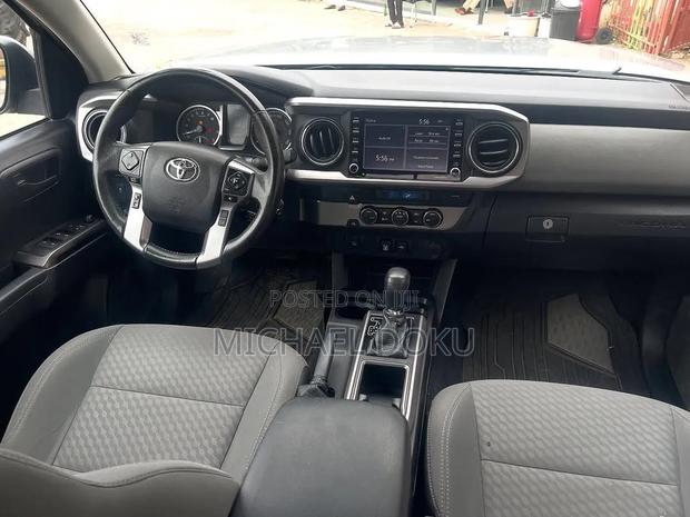 Toyota Tacoma 2023 Silver