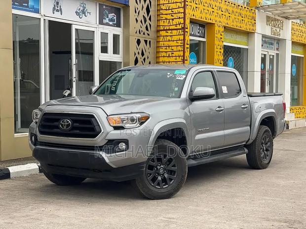 Toyota Tacoma 2023 Silver