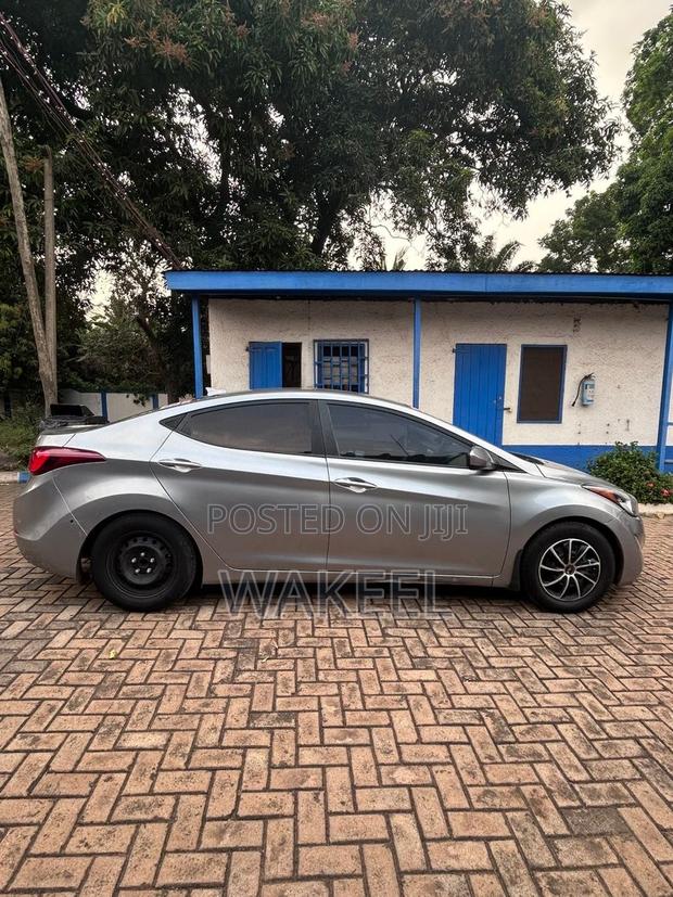 Hyundai Elantra SE Sedan FWD (1.8L 4cyl 6A) 2016 Gray