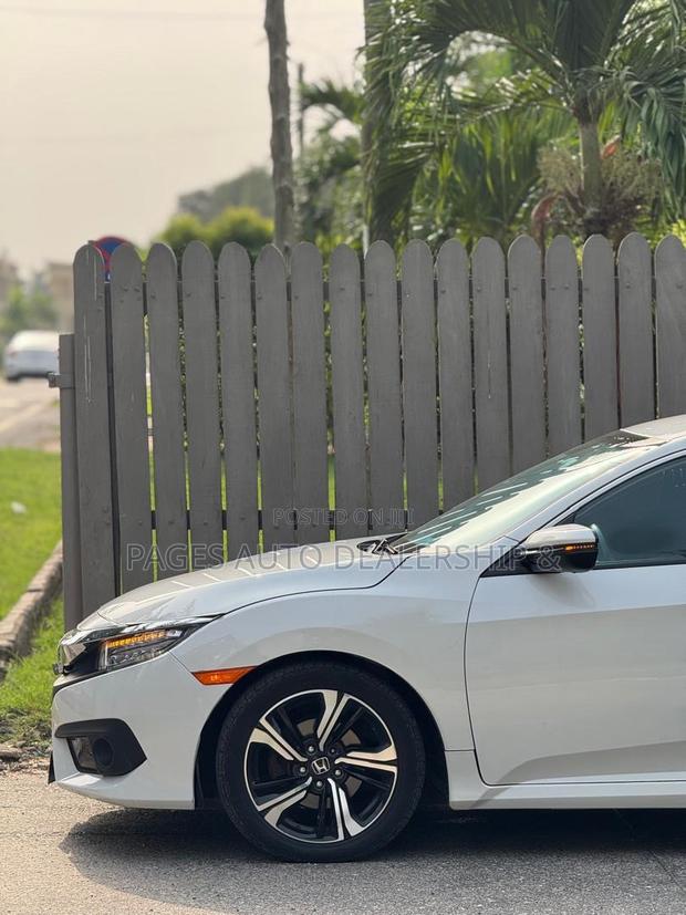 Honda Civic Touring 4dr Sedan (1.5L 4cyl) 2016 White