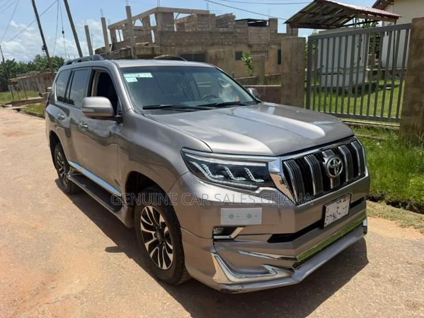 Toyota Land Cruiser Prado 2.7 2017 Gray