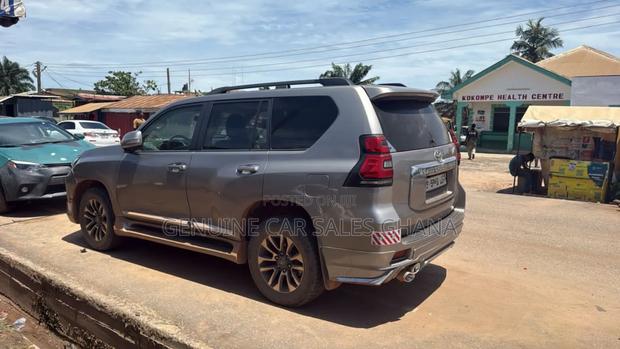 Toyota Land Cruiser Prado 2.7 2017 Gray