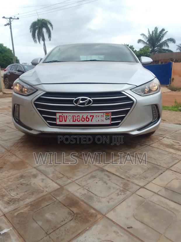 Hyundai Elantra SE Sedan FWD (2.0L 4cyl 6M) 2017 Gray