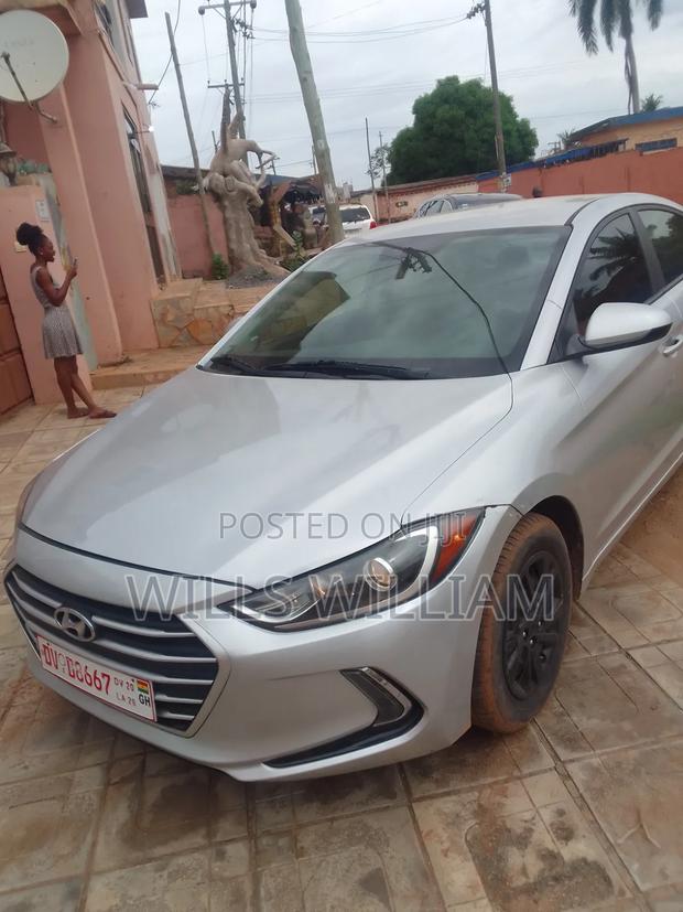 Hyundai Elantra SE Sedan FWD (2.0L 4cyl 6M) 2017 Gray