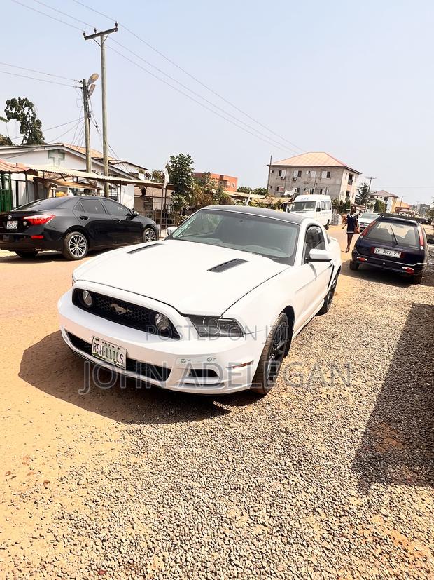 Ford Mustang GT Premium 2013 White