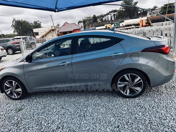 Hyundai Elantra Limited Sedan FWD (1.8L 4cyl 6A) 2016 Gray