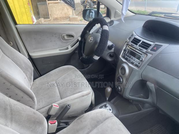 Toyota Vitz 1.5 FWD 5dr 2010 Green