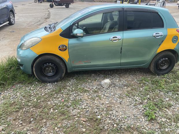 Toyota Vitz 1.5 FWD 5dr 2010 Green