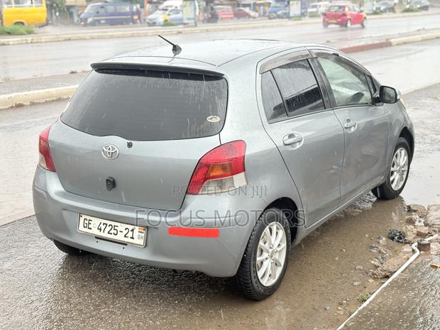 Toyota Vitz 2010 Gray