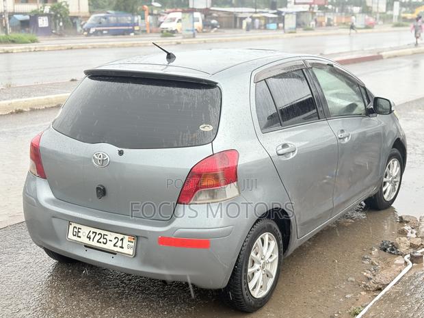 Toyota Vitz 2010 Gray