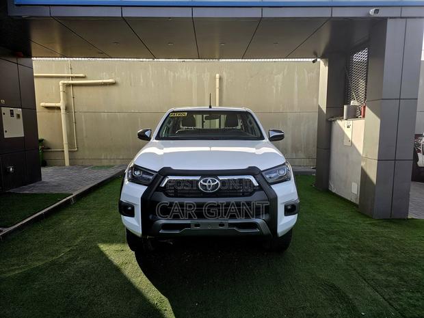 Toyota Hilux SR5 4x4 2019 White