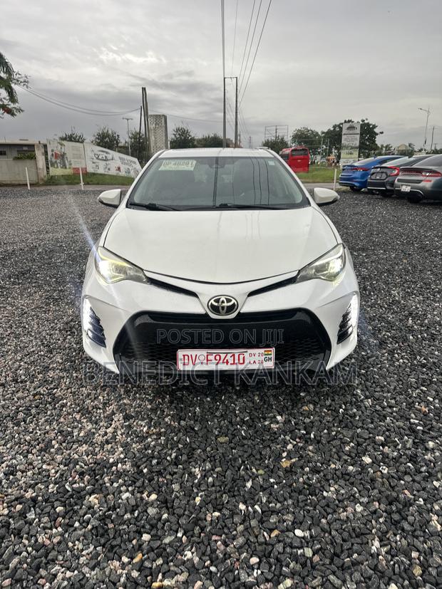 Toyota Corolla SE Special Edition 4dr Sedan (1.8L 4cyl CVT) 2017 White
