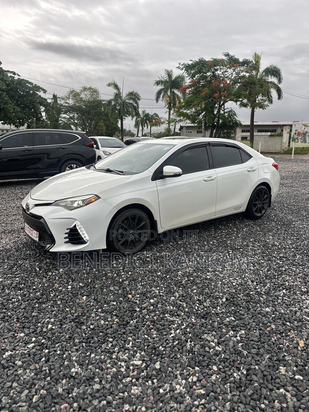 Toyota Corolla SE Special Edition 4dr Sedan (1.8L 4cyl CVT) 2017 White