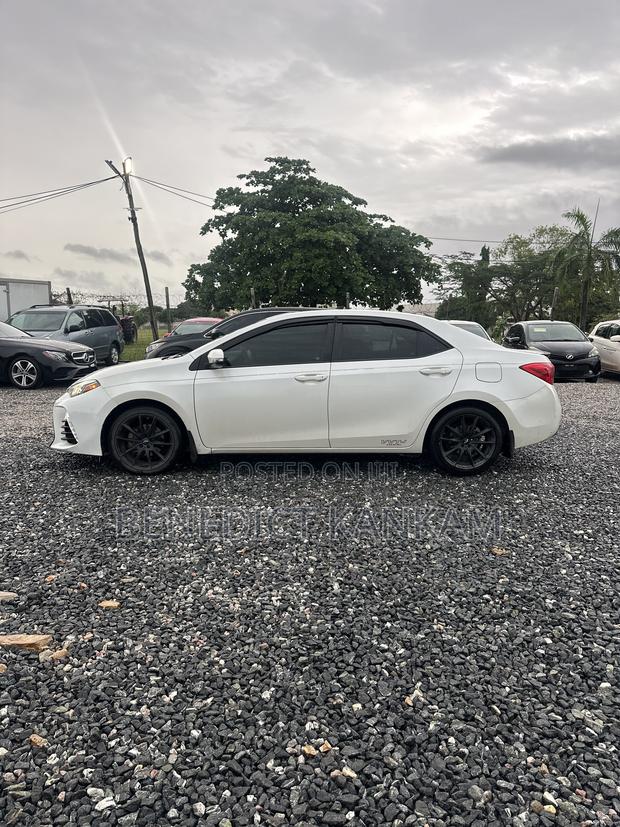 Toyota Corolla SE Special Edition 4dr Sedan (1.8L 4cyl CVT) 2017 White