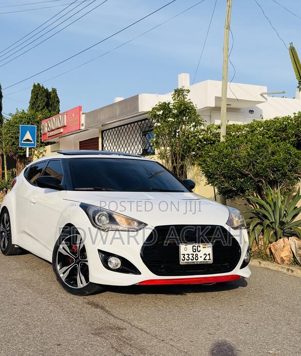Hyundai Veloster 3dr Hatchback w/Red Interior (1.6L 4cyl 6AM) 2014