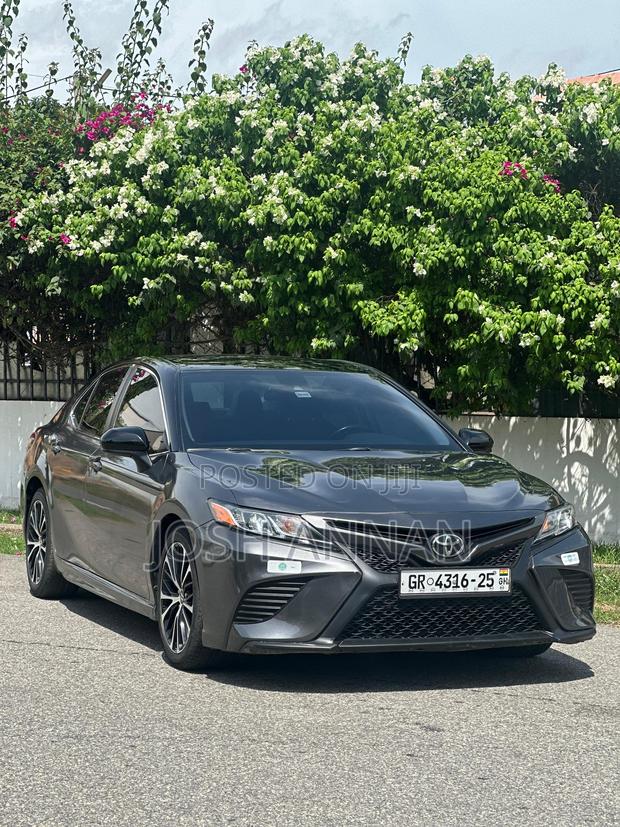 Toyota Camry SE FWD 2020 Gray