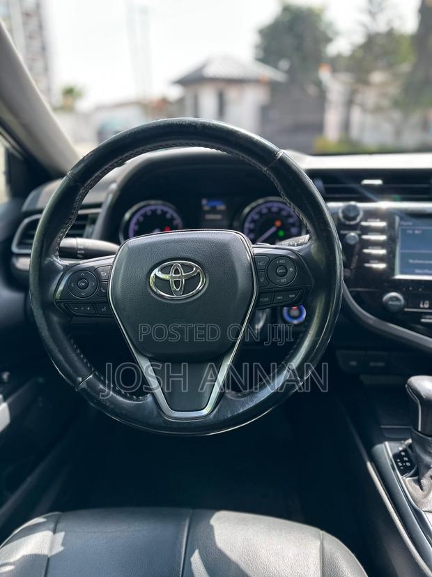 Toyota Camry SE FWD 2020 Gray