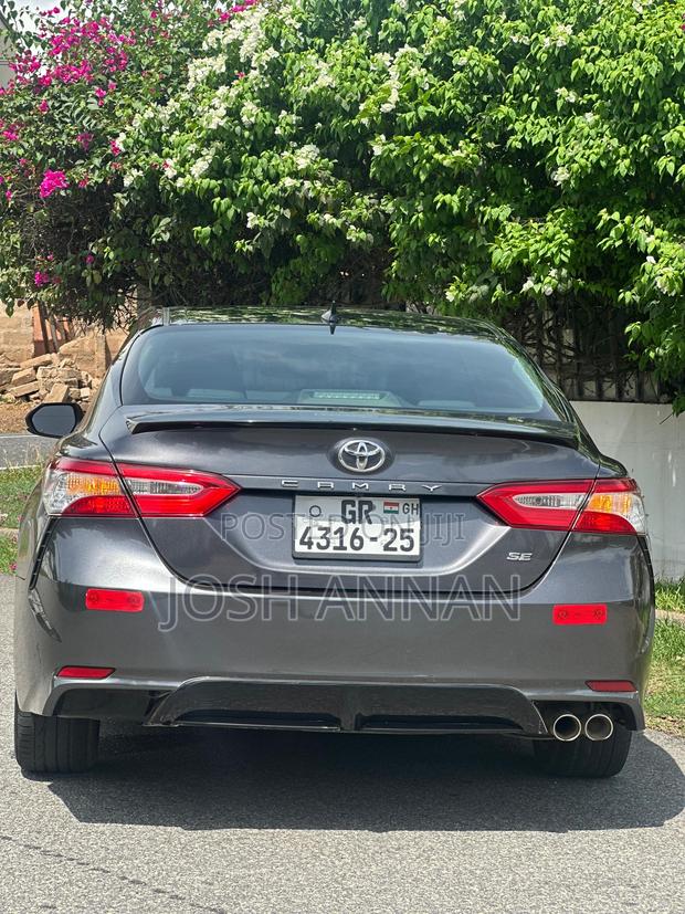 Toyota Camry SE FWD 2020 Gray
