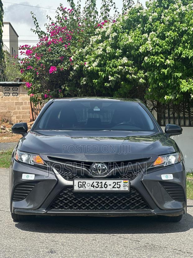 Toyota Camry SE FWD 2020 Gray