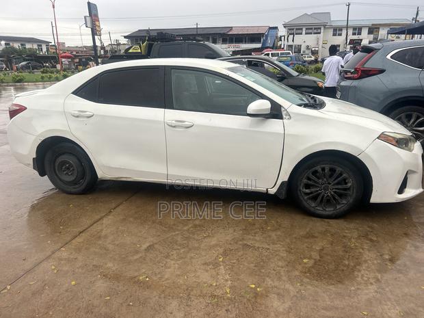 Toyota Corolla 2015 White