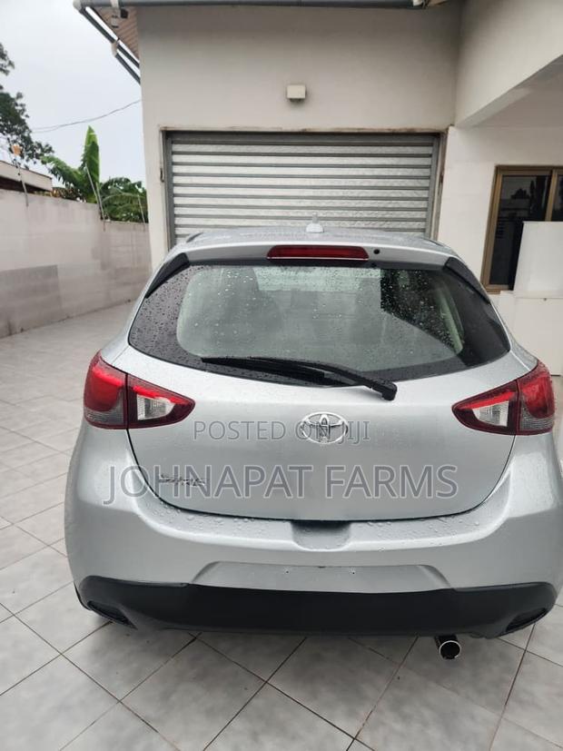 Toyota Yaris 2020 Gray