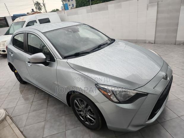Toyota Yaris 2020 Gray