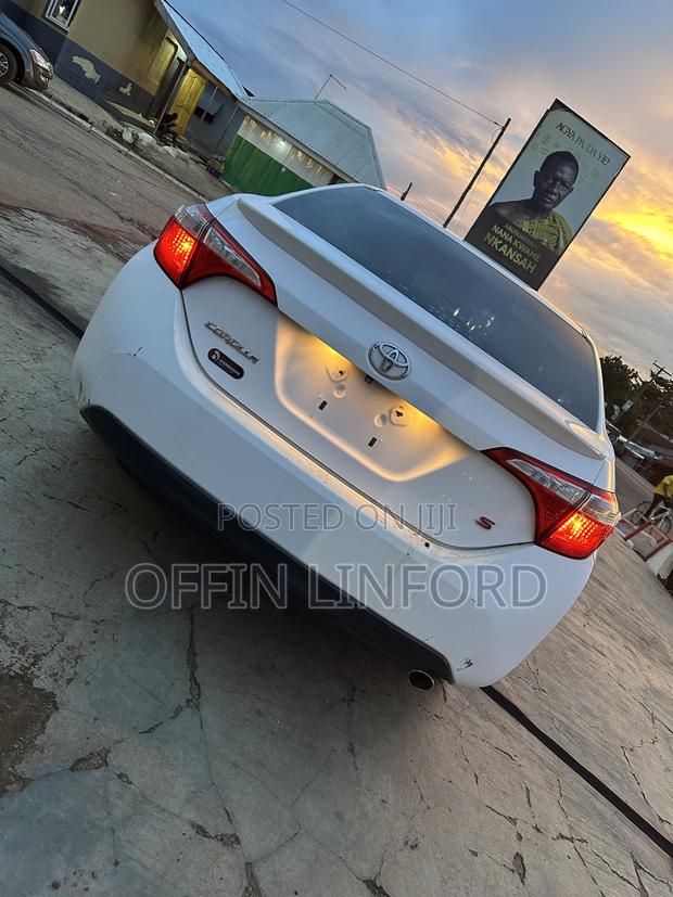 Toyota Corolla S 4dr Sedan (1.8L 4cyl CVT) 2016 White