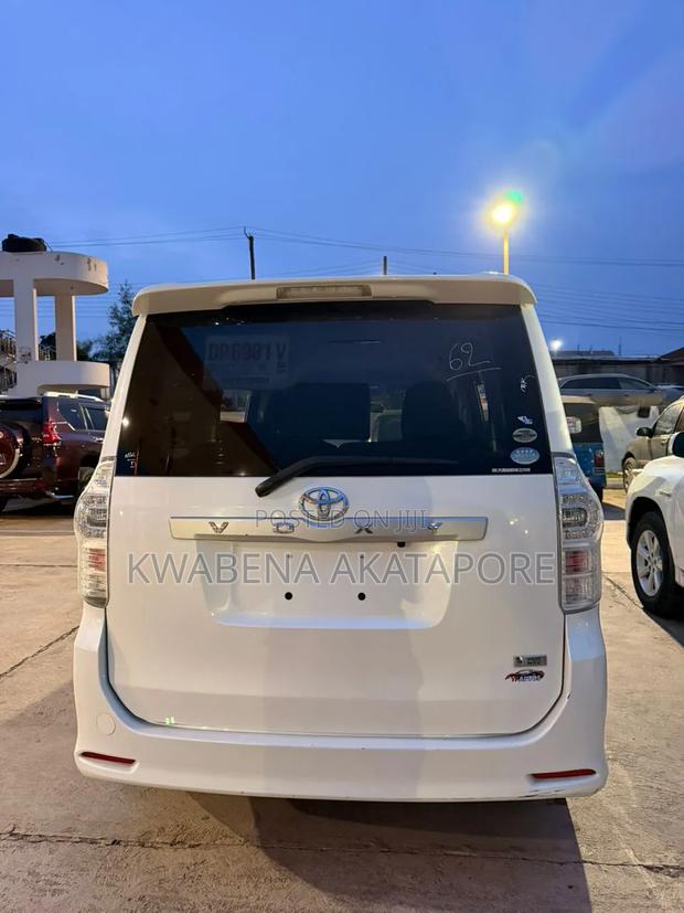 Toyota Voxy 2013 White
