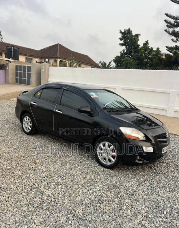 Toyota Yaris L Hatchback 3dr 2013 Black