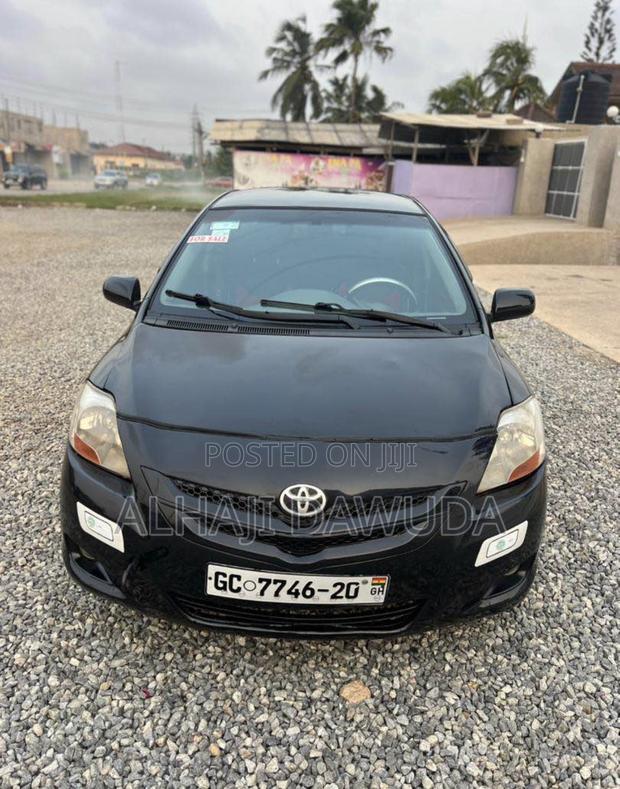 Toyota Yaris L Hatchback 3dr 2013 Black
