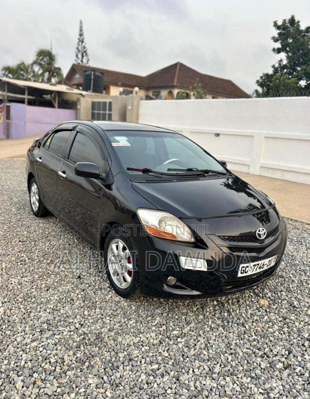 Toyota Yaris L Hatchback 3dr 2013 Black