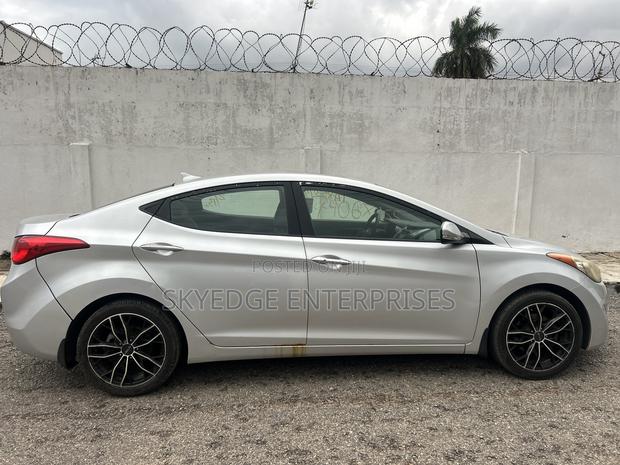 Hyundai Elantra Limited Sedan FWD (1.8L 4cyl 6A) 2013 Silver