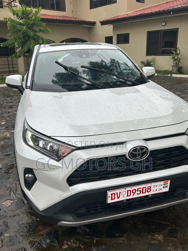 Toyota RAV4 XLE AWD 2023 White