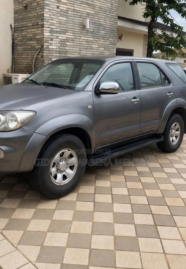 Toyota Fortuner 2.7 AWD 2010 Gray